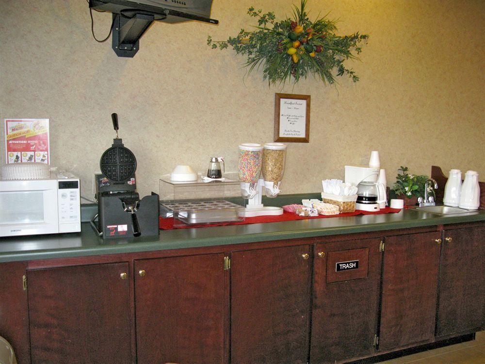 Deerfield Inn And Suites Steele Ngoại thất bức ảnh
