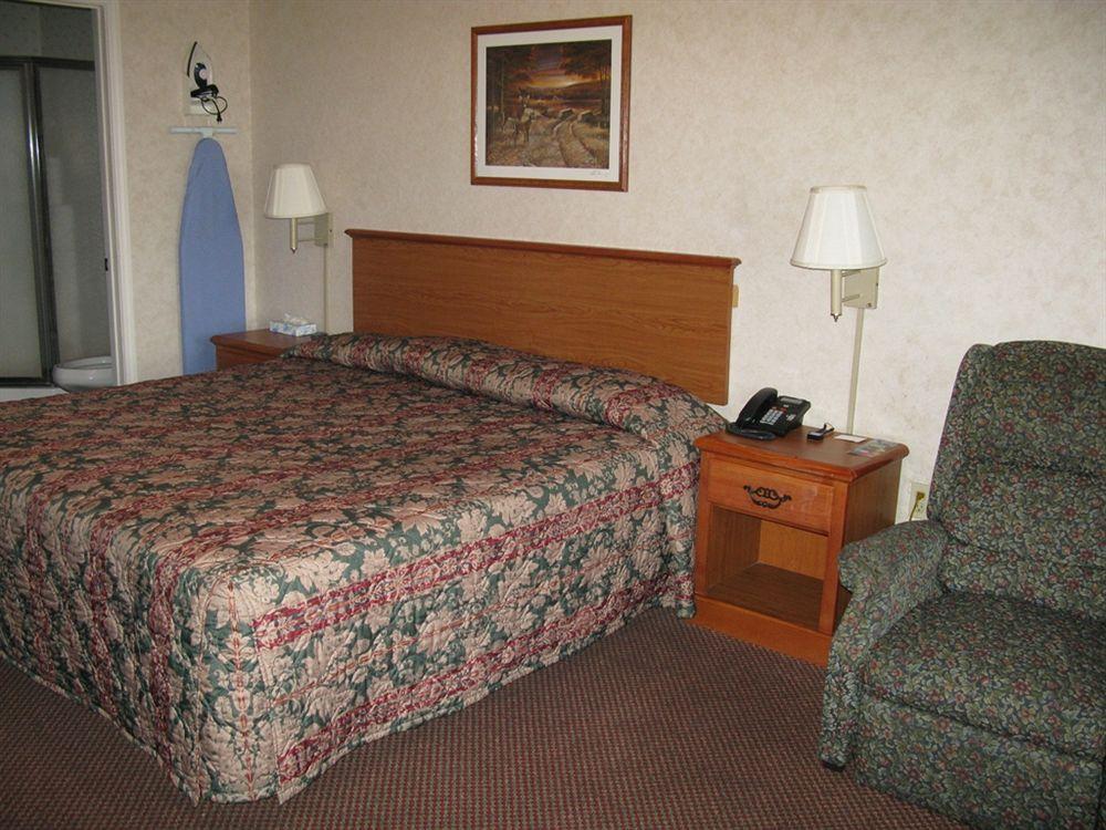 Deerfield Inn And Suites Steele Ngoại thất bức ảnh