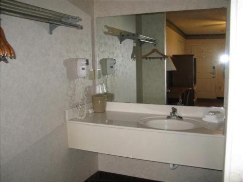 Deerfield Inn And Suites Steele Ngoại thất bức ảnh